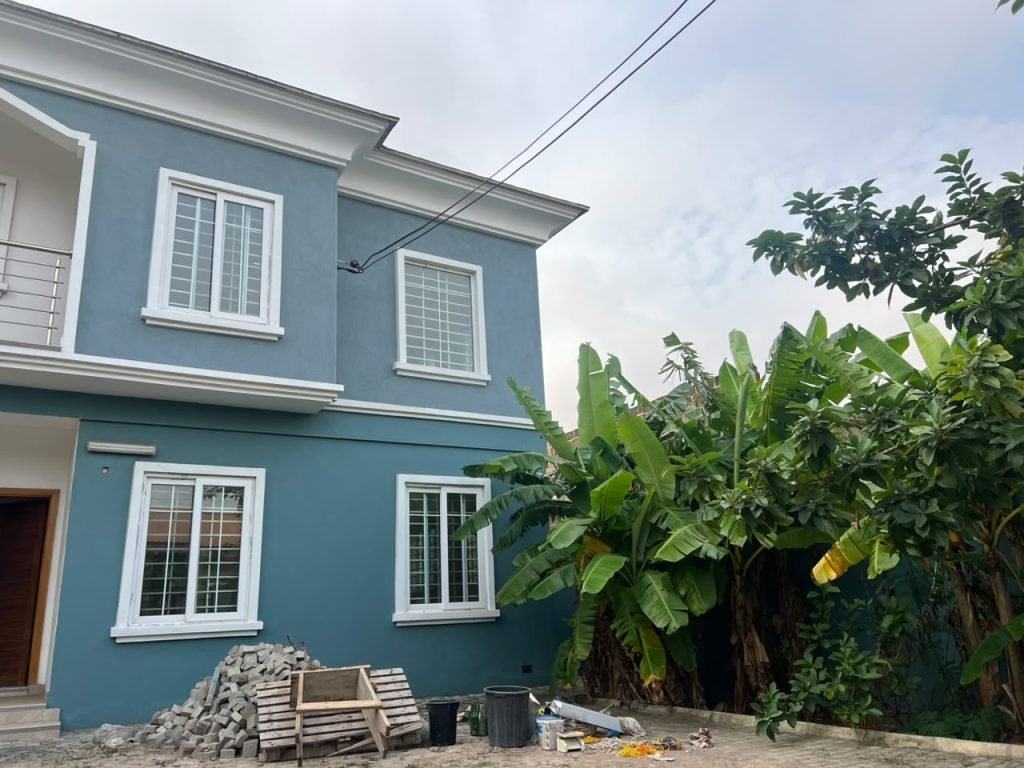 Contemporary 4 bedrooms home for sale at Labone (Unfurnished))