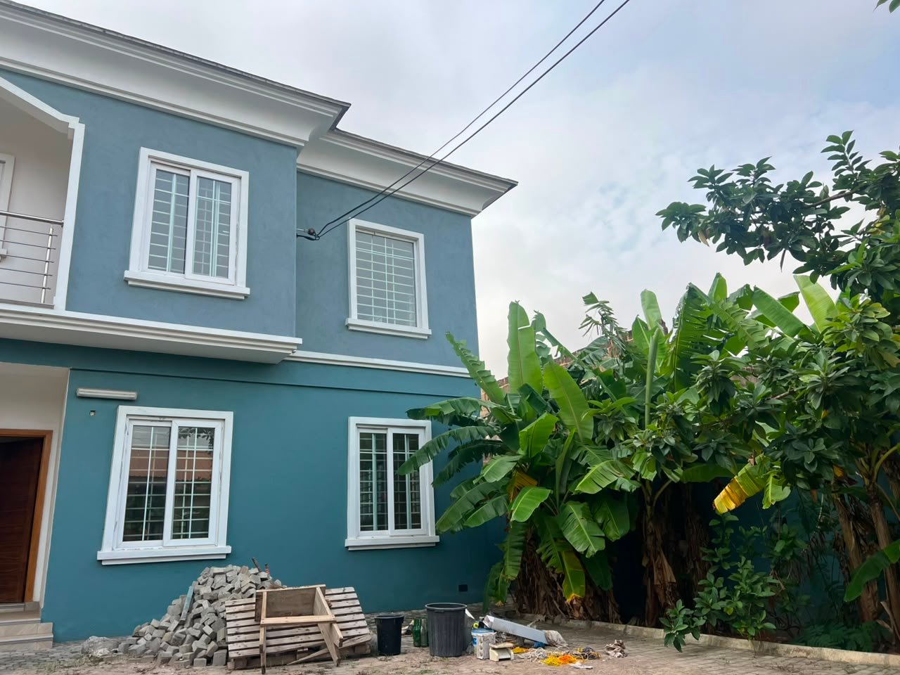 Contemporary 4 bedrooms home for sale at Labone (Unfurnished))