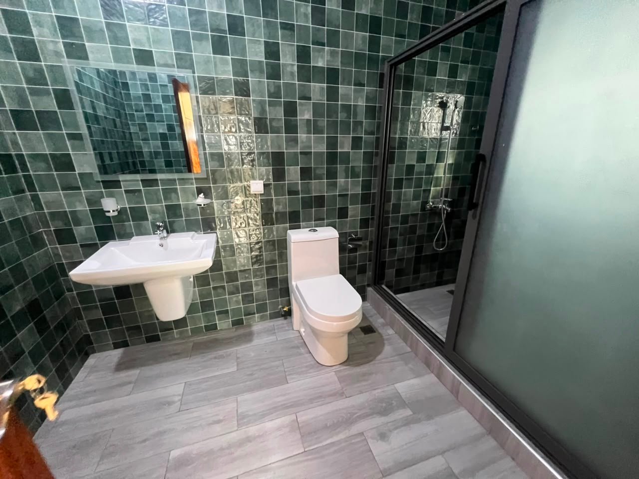 Contemporary 4 bedrooms home for sale at Labone (Unfurnished))