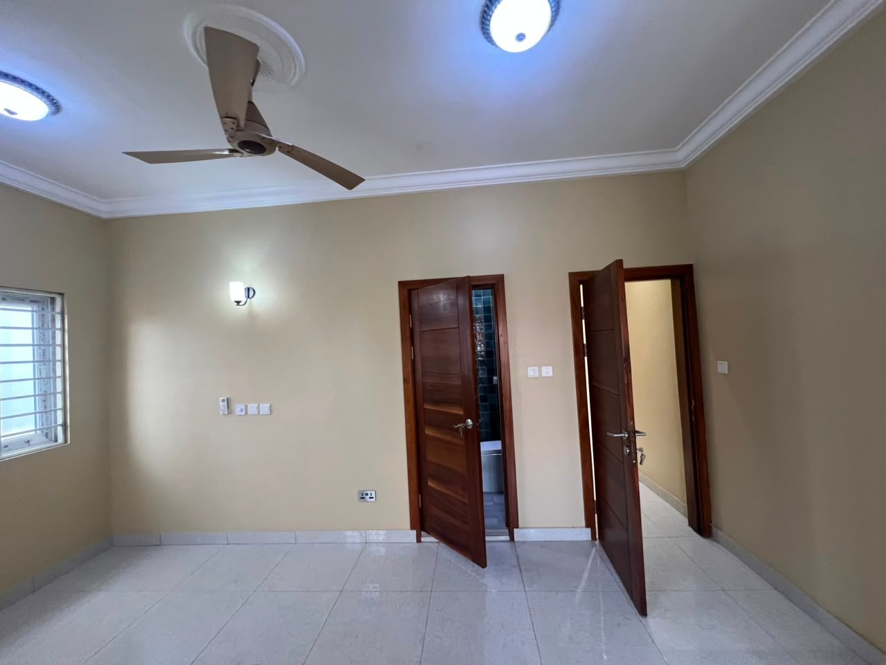 Contemporary 4 bedrooms home for sale at Labone (Unfurnished))