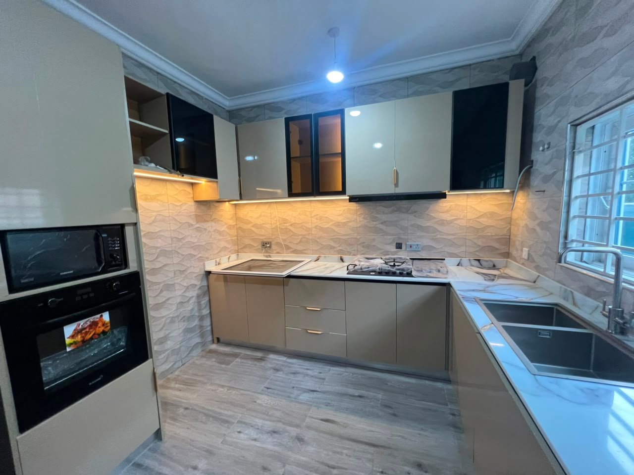 Contemporary 4 bedrooms home for sale at Labone (Unfurnished))