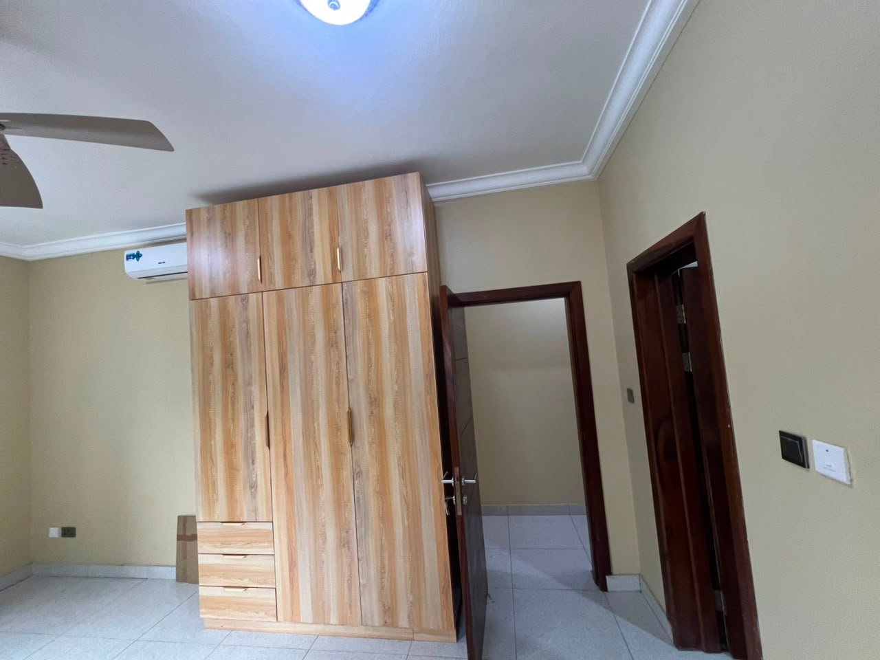 Contemporary 4 bedrooms home for sale at Labone (Unfurnished))