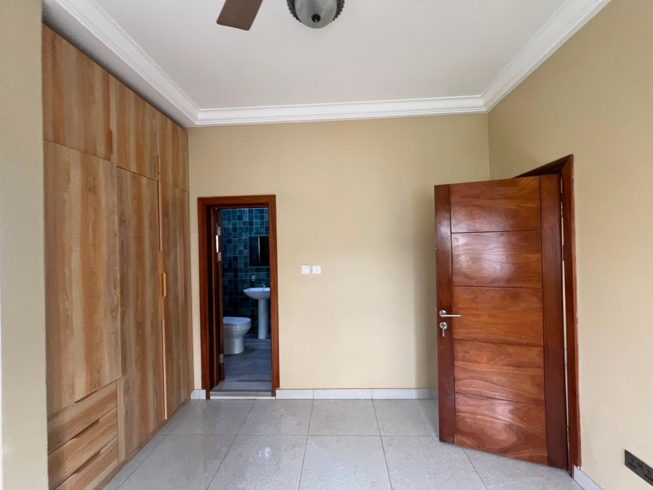 Contemporary 4 bedrooms home for sale at Labone (Unfurnished))