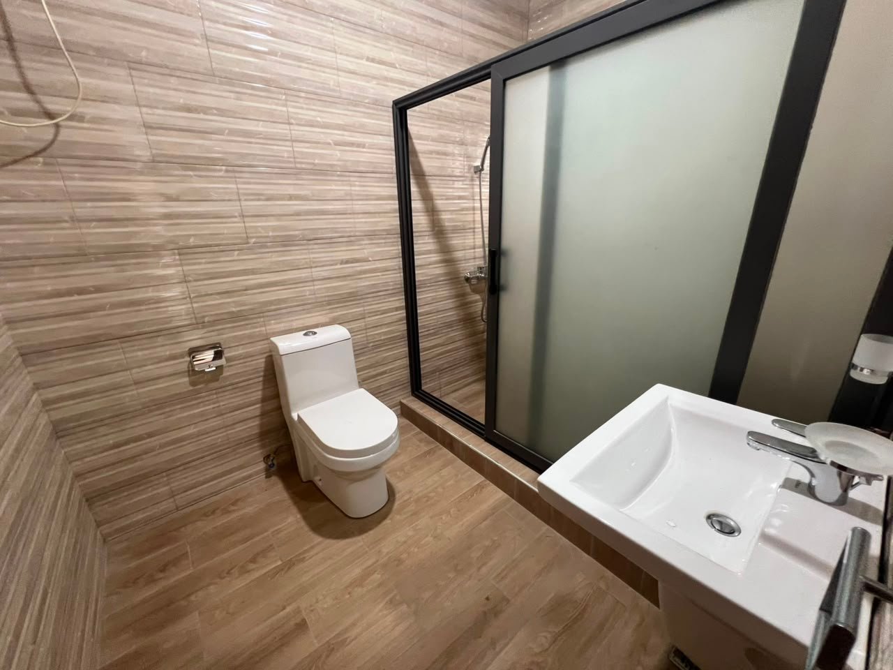 Contemporary 4 bedrooms home for sale at Labone (Unfurnished))