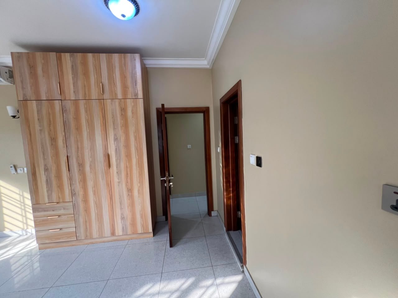 Contemporary 4 bedrooms home for sale at Labone (Unfurnished))