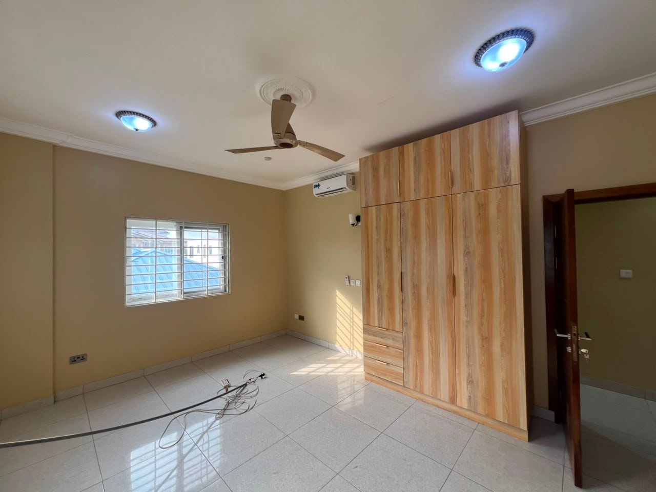Contemporary 4 bedrooms home for sale at Labone (Unfurnished))