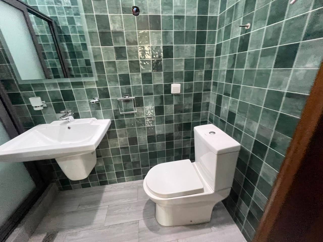 Contemporary 4 bedrooms home for sale at Labone (Unfurnished))