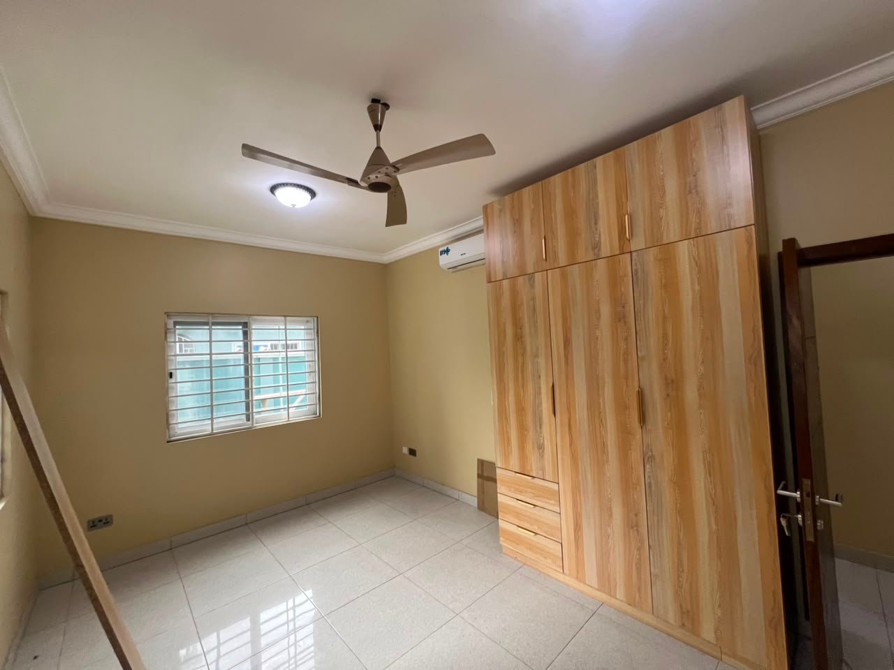 Contemporary 4 bedrooms home for sale at Labone (Unfurnished))