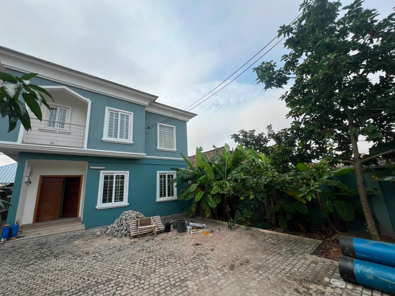 Contemporary 4 bedrooms home for sale at Labone (Unfurnished))