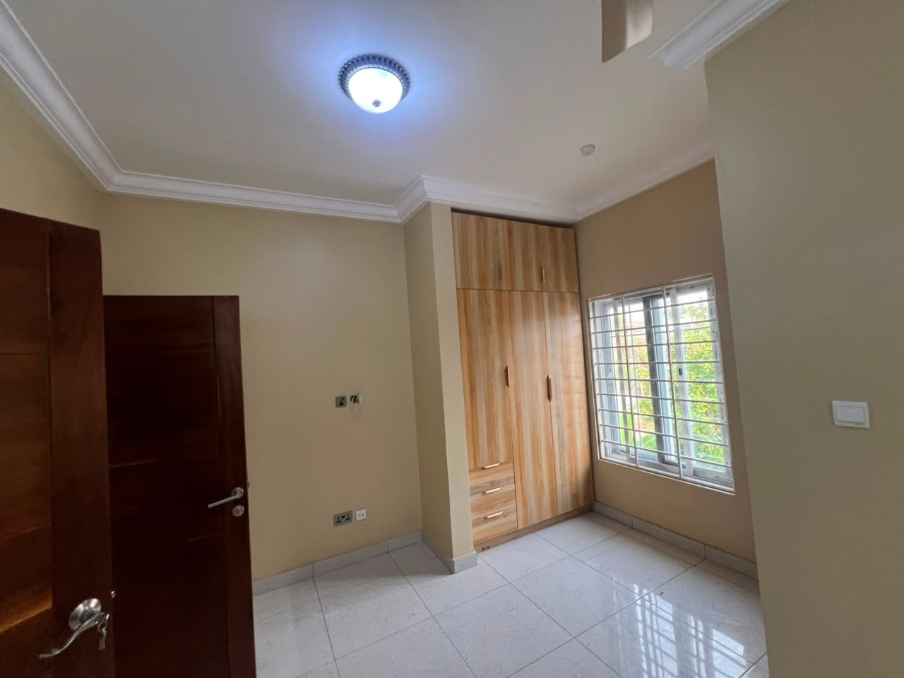Contemporary 4 bedrooms home for sale at Labone (Unfurnished))