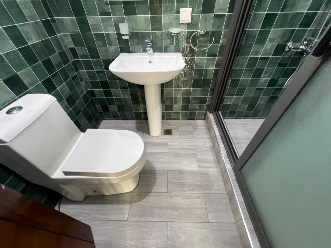 Contemporary 4 bedrooms home for sale at Labone (Unfurnished))