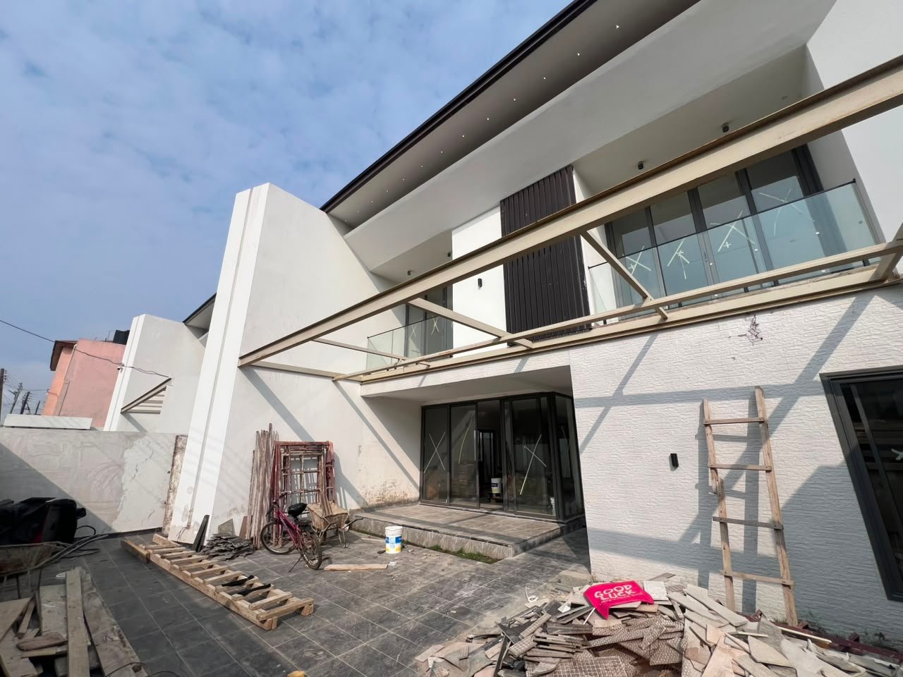 Executive newly built 4-bedroom house for rent at Tseaddo